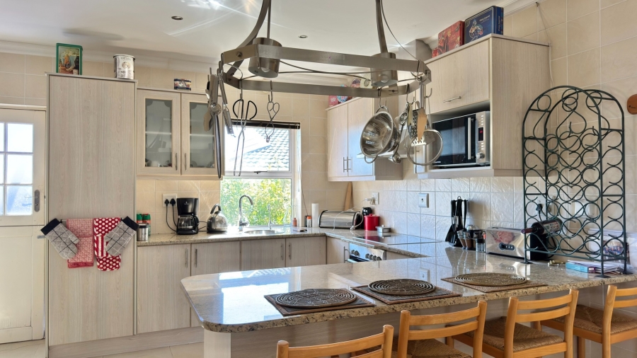 To Let 3 Bedroom Property for Rent in Fernwood Western Cape